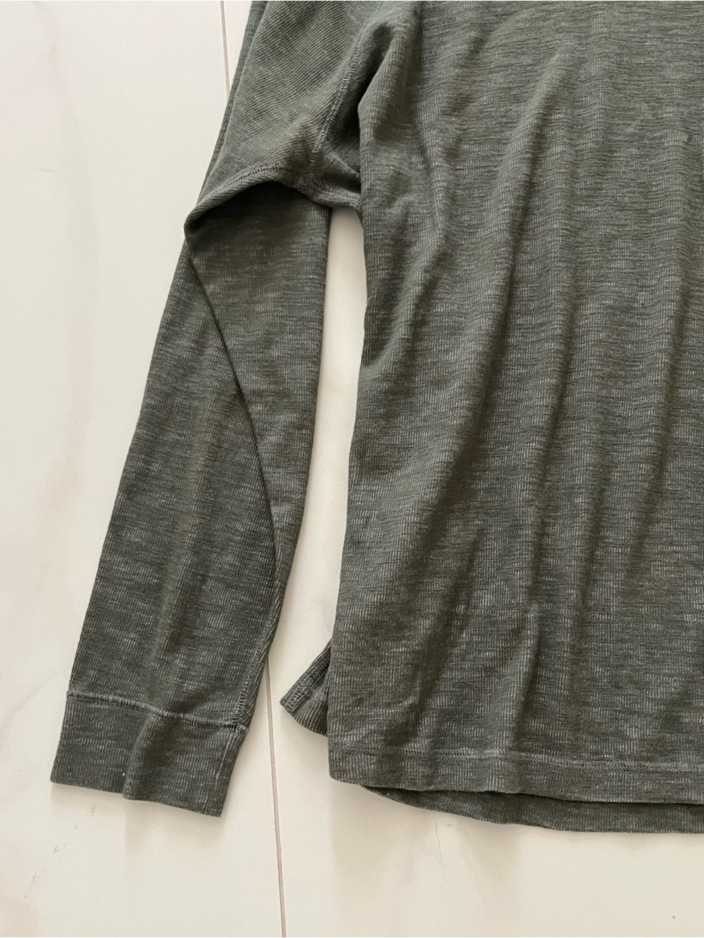 Tommy Bahama
Men's Long-Sleeve Crewneck Shirt - Gray XXL - Picture 4 of 7